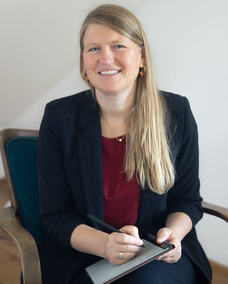 Dr. Alexandra Zaby